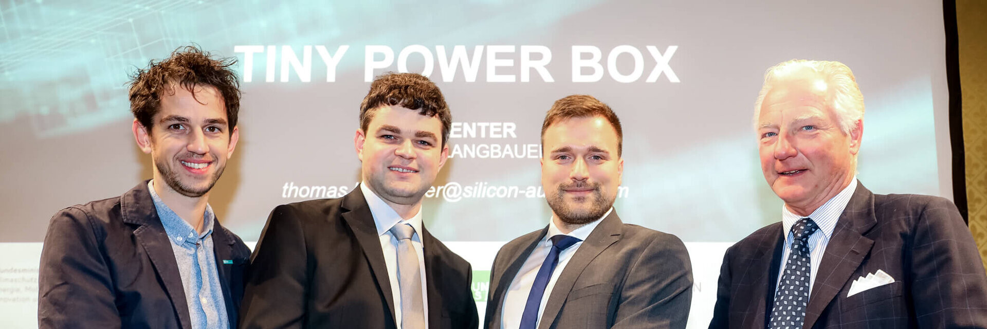 Gewinner OVE Innovation Award 2022 mit OVE-Präsident Kari Kapsch