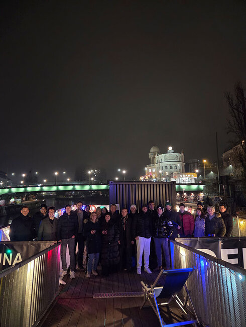 Weihnachtsfeier OVE Young Engineers 2025 am Badeschiff Wien