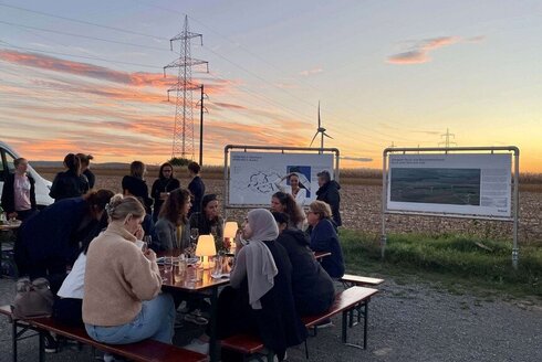 Frauengruppe Sonnenuntergang