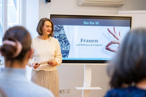 Impulsgeberin Claudia Spary als Sprecherin