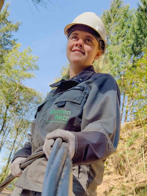 Nina Greilberger bei ihrer Arbeit bei der Kärnten Netz GmbH