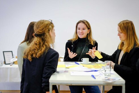 OVE Fem-Neujahrsfrühstück, Gruppenarbeit