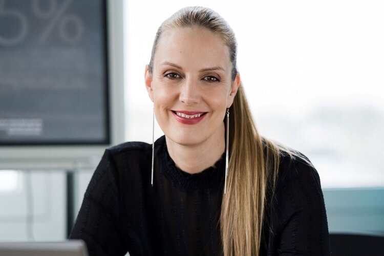 (c) focus & shine media